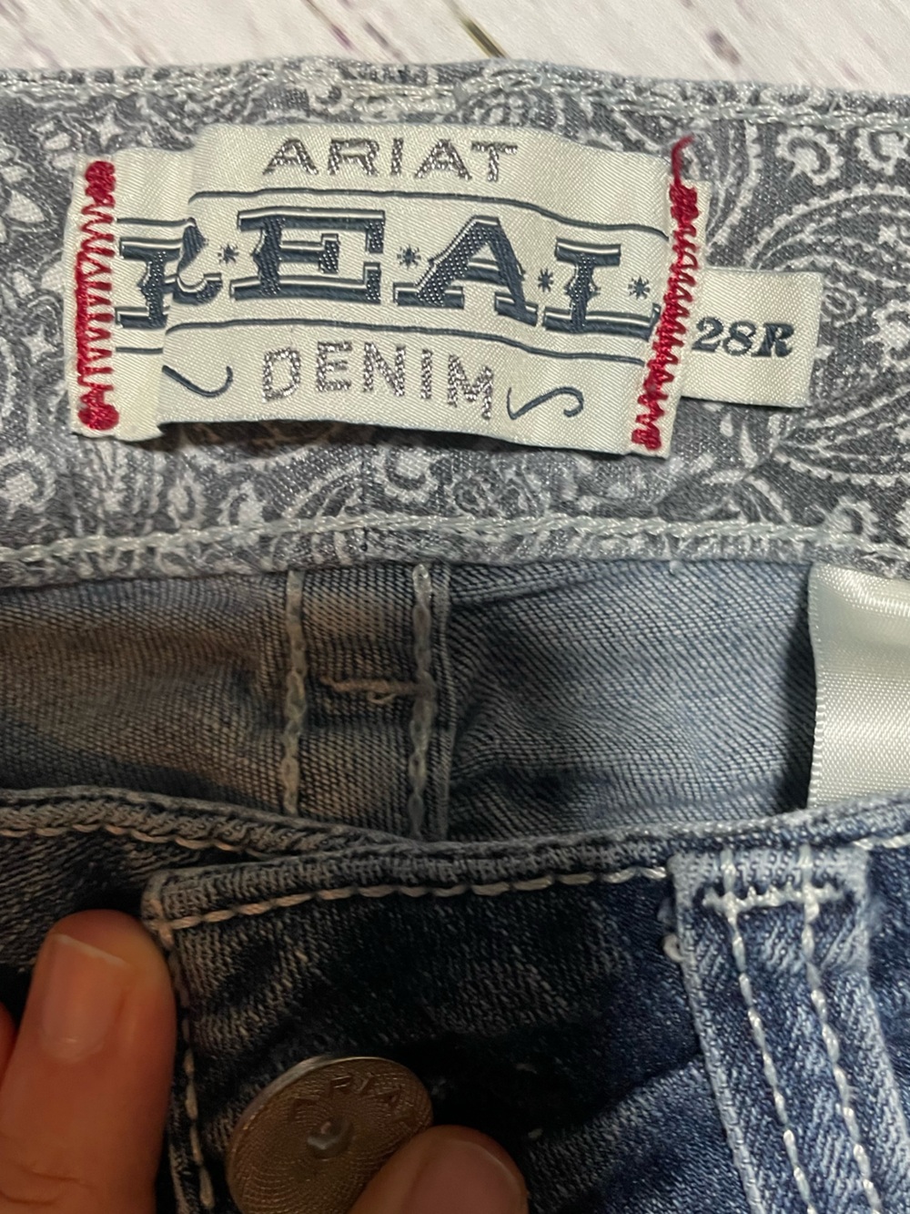Ariat Real Denim mid-rise straight-leg women's jeans. Size 28R - Picture 2 of 14